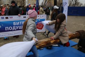 Фестиваль Крымская весна - бои подушками